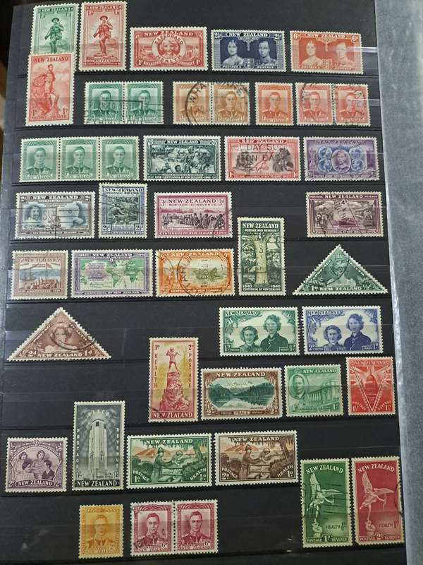 New Zealand - 328 Stamps