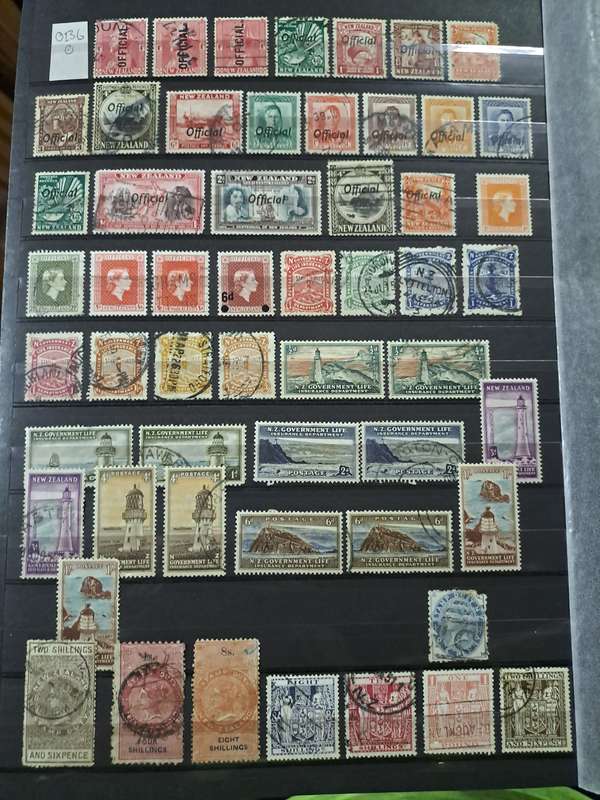 New Zealand - 328 Stamps