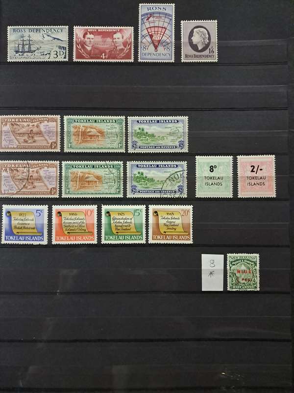 New Zealand - 328 Stamps