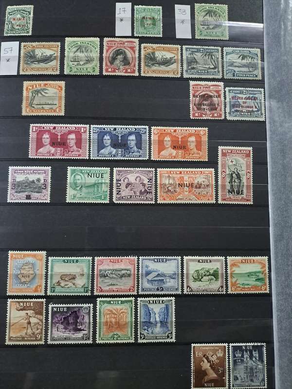 New Zealand - 328 Stamps