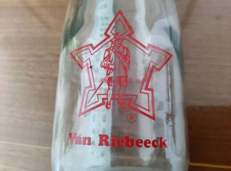 Vintage SA  Van Riebeeck milk bottle een pint