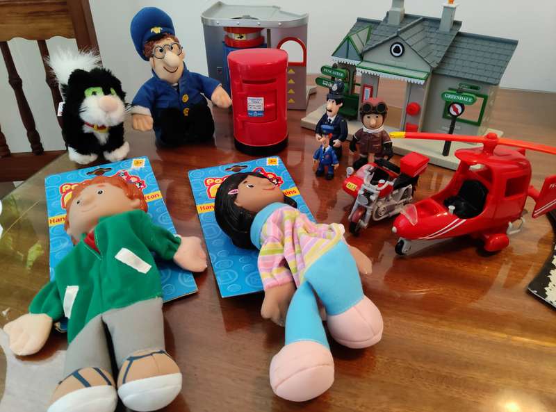 Postman pat and friends  12 items