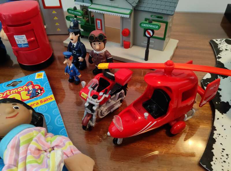 Postman pat and friends  12 items