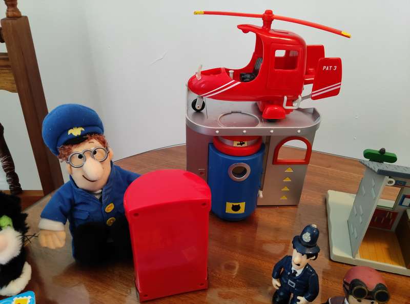 Postman pat and friends  12 items