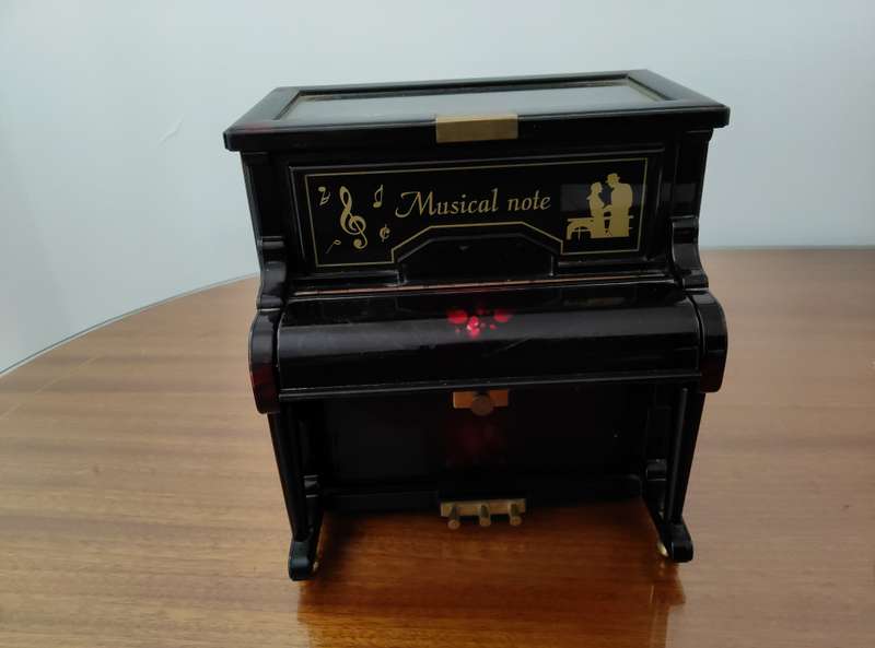 Classic musical piano jewellery box