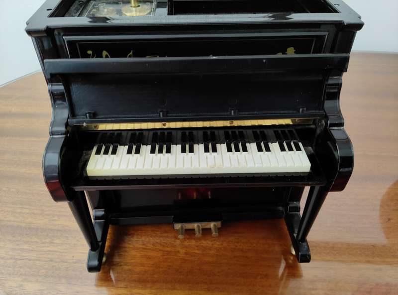 Classic musical piano jewellery box