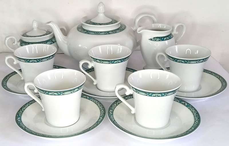 Johann Seltmann Vohenstrauss Tea/Coffee Set (13 pcs)