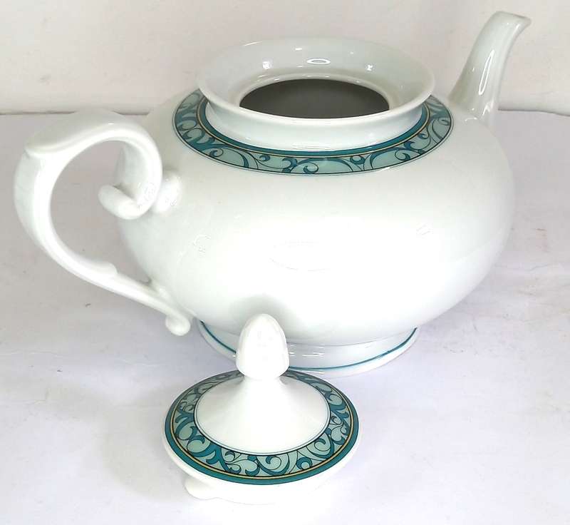 Johann Seltmann Vohenstrauss Tea/Coffee Set (13 pcs)