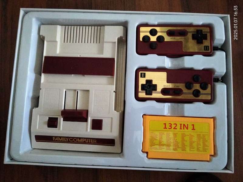 Late entry! Vintage 8bit Family Computer tv game console with 500 built in games!