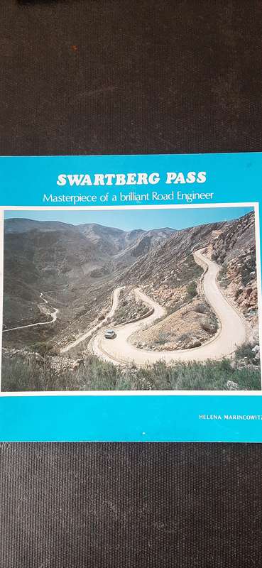 Swartberg Pass by Helena Marincowitz