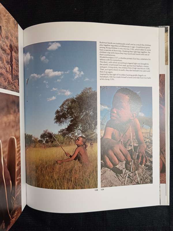 The Bushmen by Alf Wannenburgh, Peter Johnson & Anthony Bannister