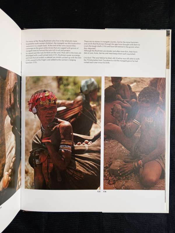 The Bushmen by Alf Wannenburgh, Peter Johnson & Anthony Bannister
