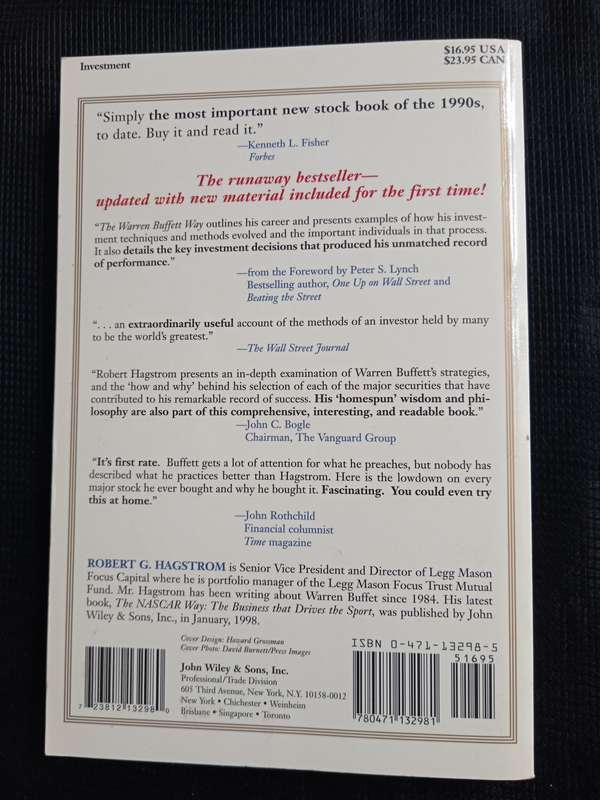 The Warren Buffett Way by y Robert G Hagstorm Jr