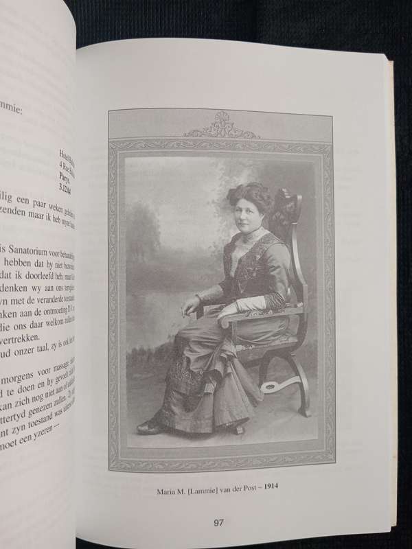 Lammie Moeder van Laurens van der Post by Hélène De Kok