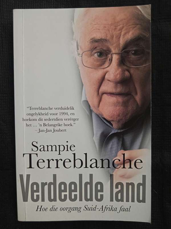 Verdeelde Land by Sampie Terreblanche