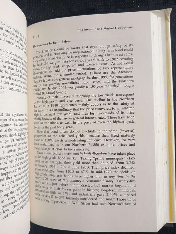 The Intelligent Investor by Benjamin Graham with an Introduction & Appendix by Warren E Buffett