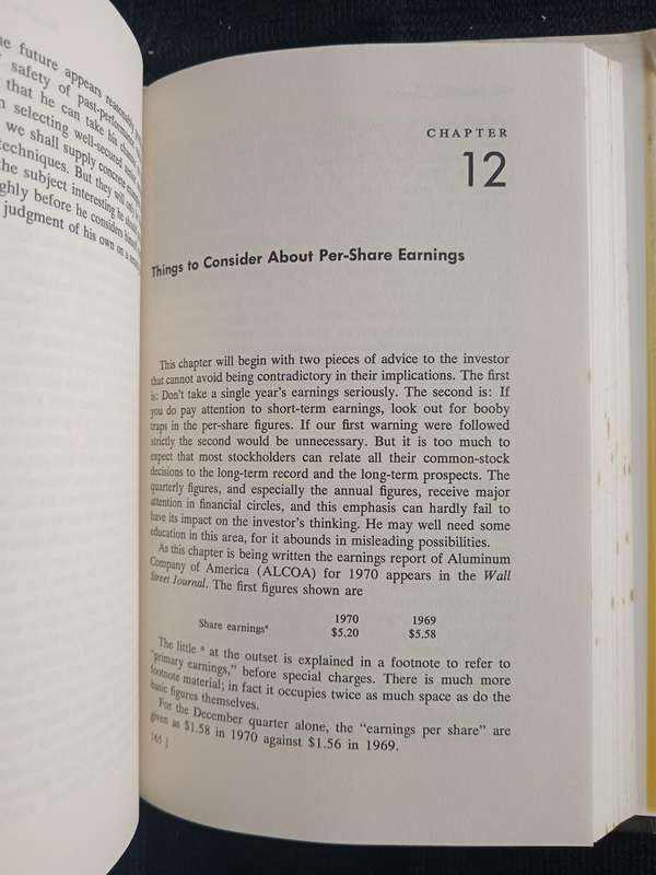 The Intelligent Investor by Benjamin Graham with an Introduction & Appendix by Warren E Buffett