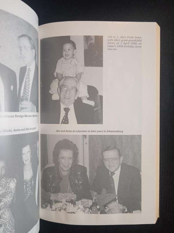 The Moon Can Wait A Biography of The Hon A E Abrahamson by Paul Clingman