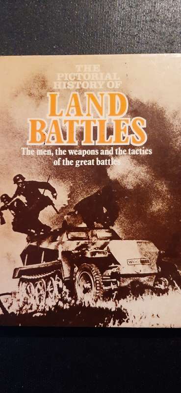 The pictorial history of Land Battles by Alastair Revie