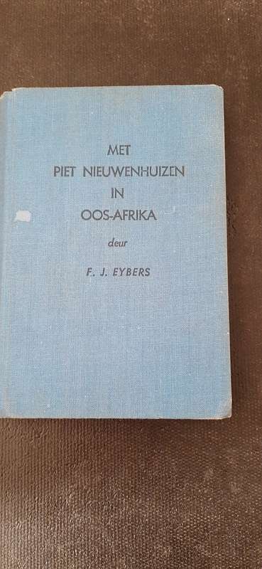 Met Piet Nieuwenhuizen in Oos-Afrika deur .F.J. Eybers