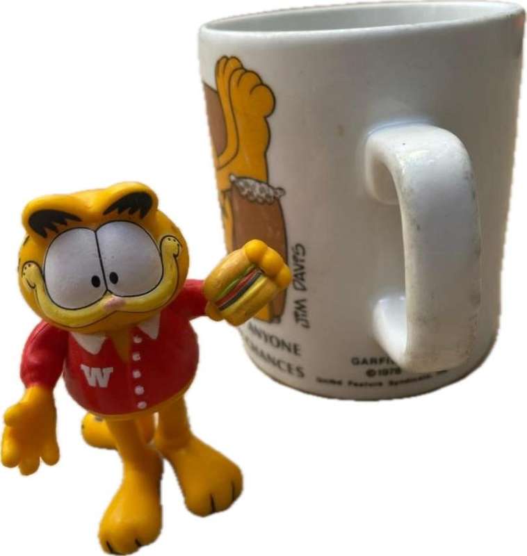Garfield paws pvc figure with Garfield mug