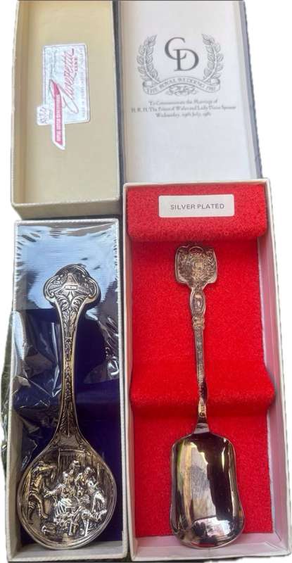 Silver plate spoon pair in box