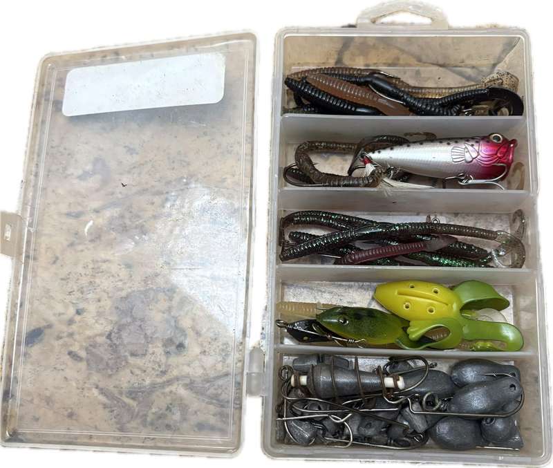 Bass worm kit fishing pack