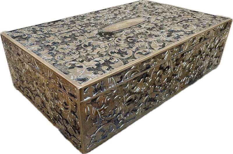 Vintage 1940 s silver plated trinket box lined embossed floral