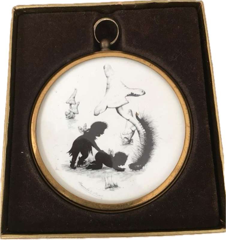 VINTAGE Playmates marcelle D`SHEARS WALL PLAQUE ROUND ART the enchanted series