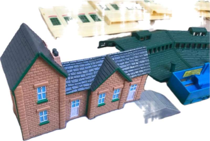 Vintage Tomy train station SET 2006 Sold as spares