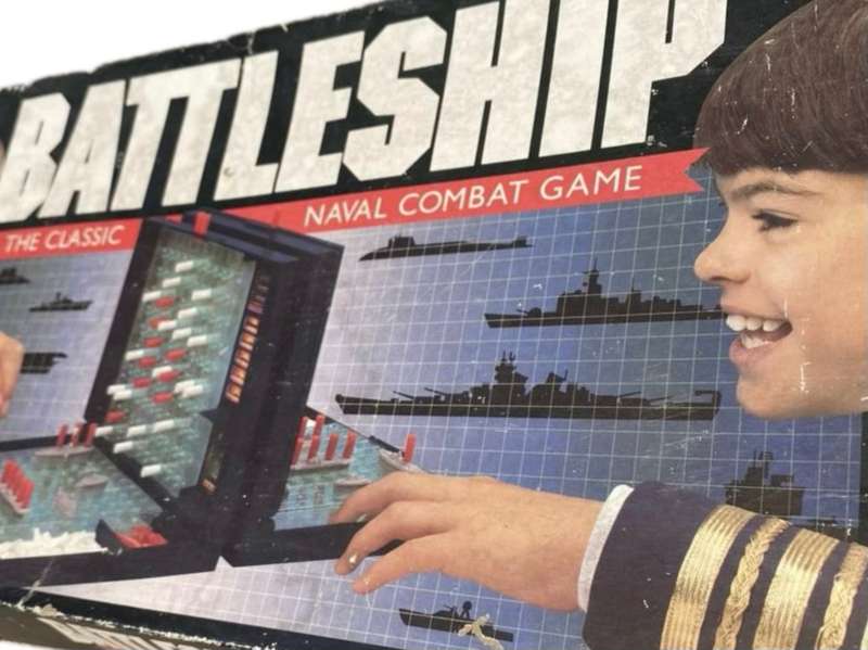 milton bradley vintage Battleship board game  1990 made in USA