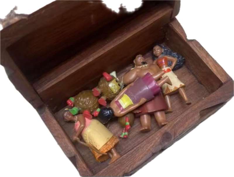 disney moana figure lot of 7 figures in vintage wood box