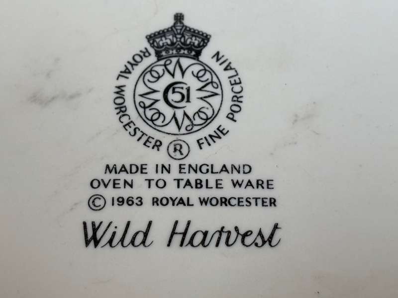 Vintage royal Worcester Wild Harvest casserole dish