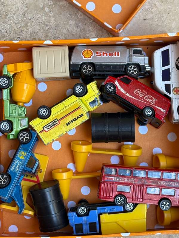 Vintage Corgi die-cast working car lot of 8