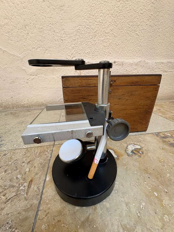 Vintage Erma Microscope no 17857  base Tokyo Japan , wood box