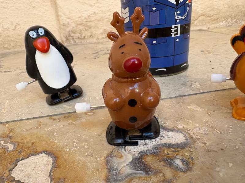 Wind up toy lot of 3 in money box