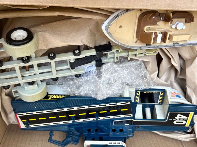 Vintage Buddy L aircraft carrier + trailer + Siku motor yacht