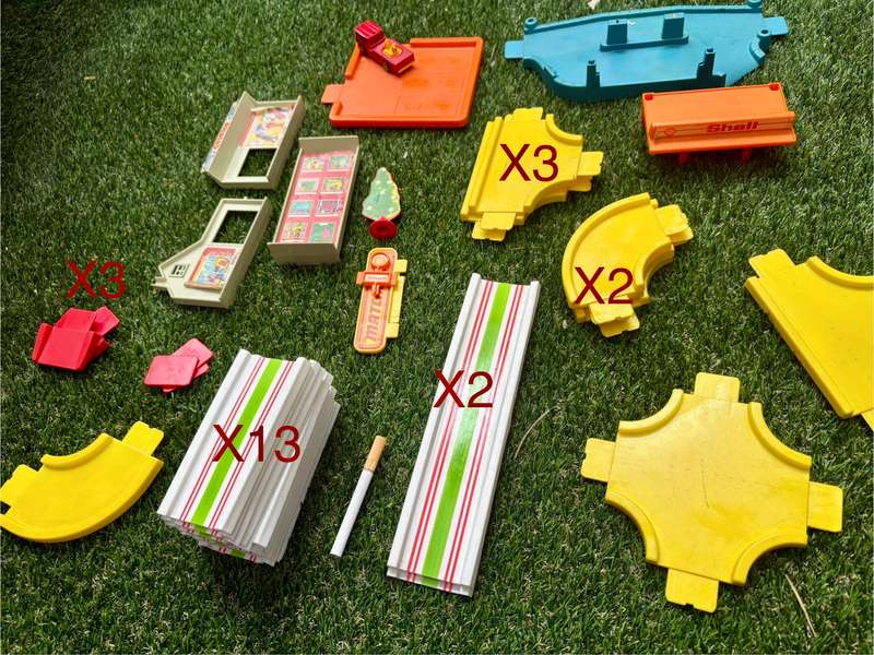 Vintage Lesney matchbox play set tracks and buildings 1978