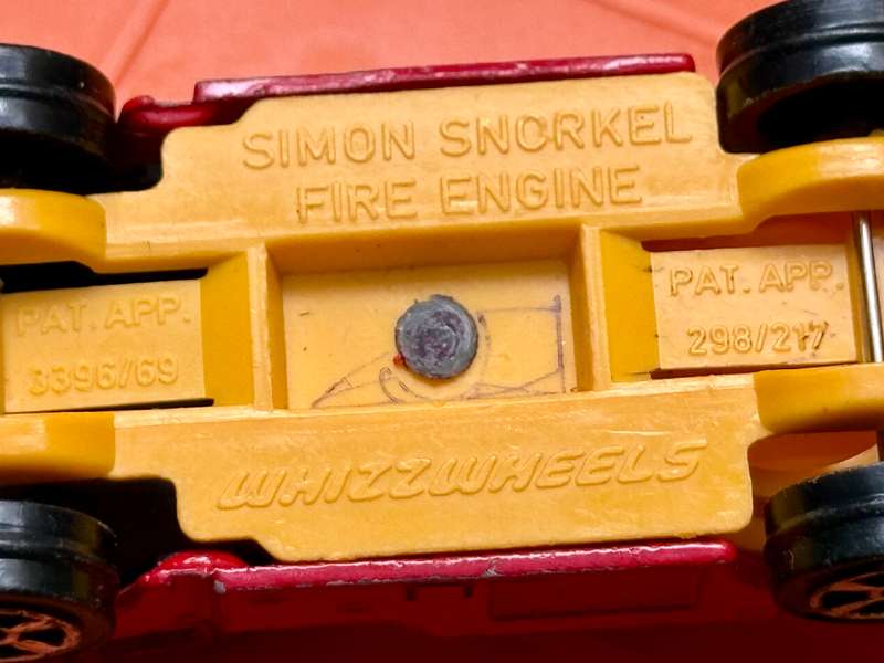 Vintage Lesney matchbox play set tracks and buildings 1978