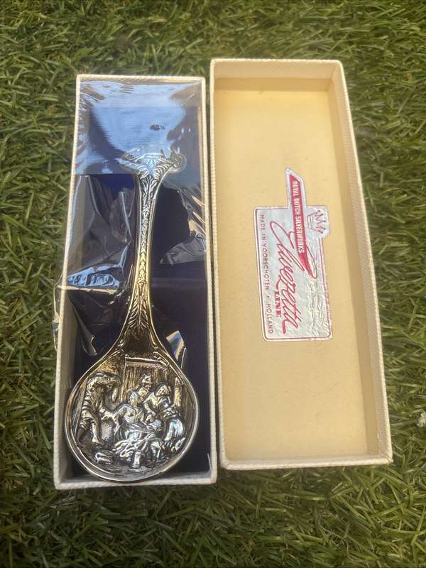 Silver plate spoon pair in box