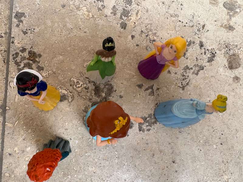 Disney figurine lot of 6 including Snow White in storage container