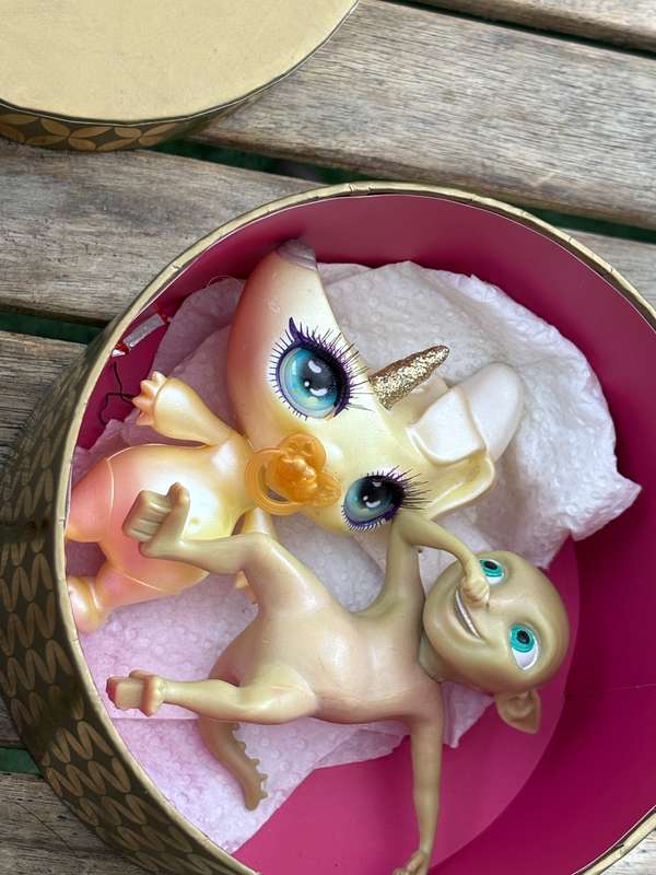 Poopsie original  Unicorn sparkly critters slime doll banana with cake topper pvc alien figure pair