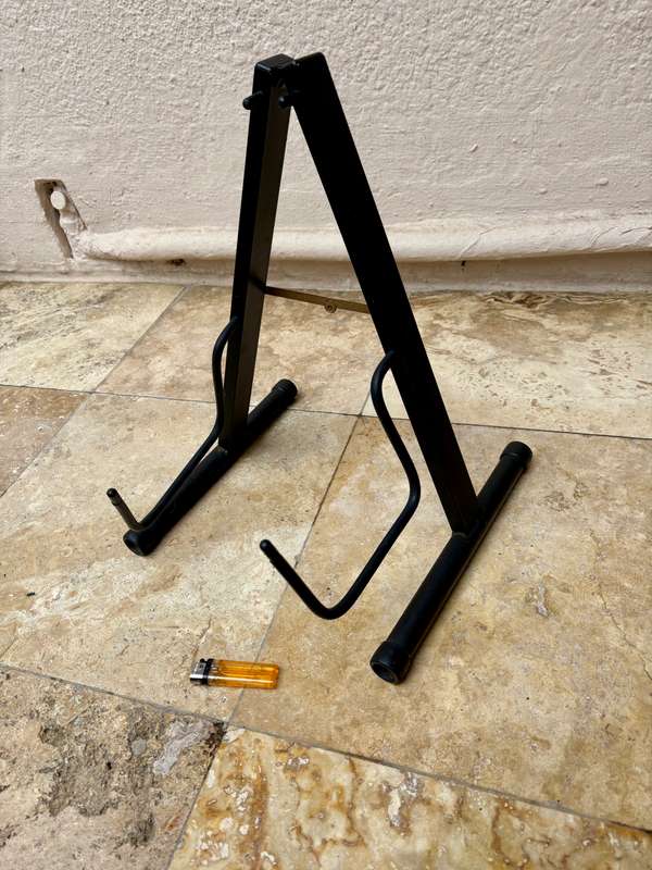 Fold away guitar stand