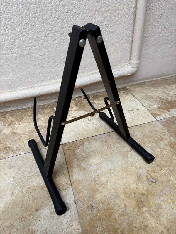 Fold away guitar stand