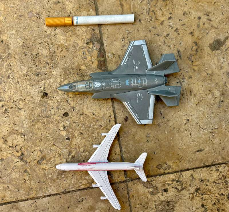 Matchbox F 39B fighter plane 2009 with Boeing 707 Japan airlines diecast
