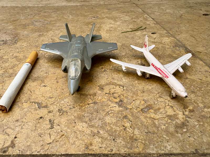 Matchbox F 39B fighter plane 2009 with Boeing 707 Japan airlines diecast