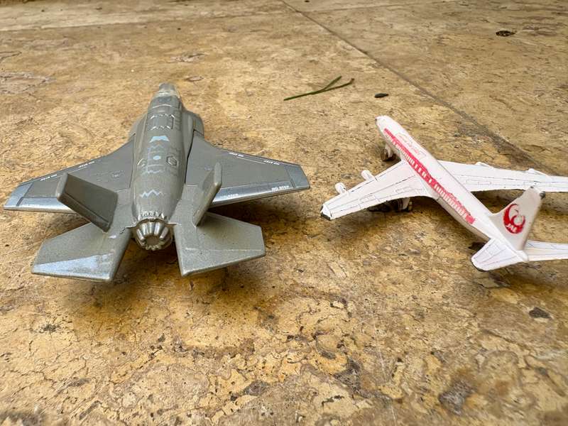 Matchbox F 39B fighter plane 2009 with Boeing 707 Japan airlines diecast