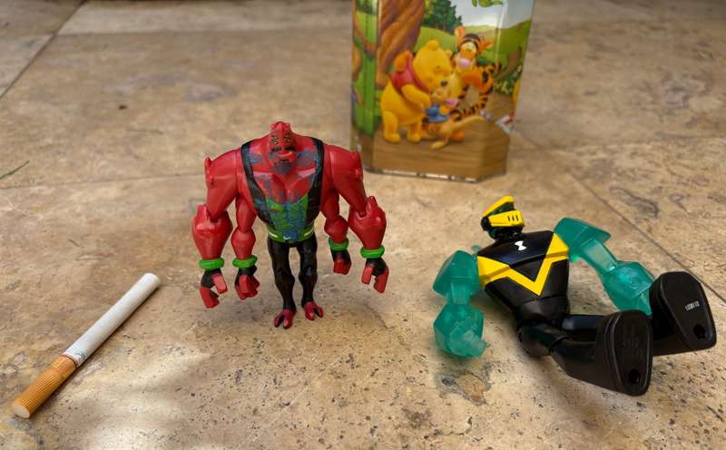 Ben 10 figure pair 4 arms diamond head figures