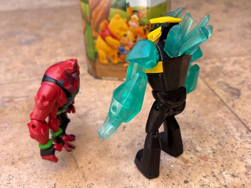 Ben 10 figure pair 4 arms diamond head figures