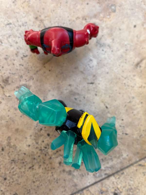 Ben 10 figure pair 4 arms diamond head figures
